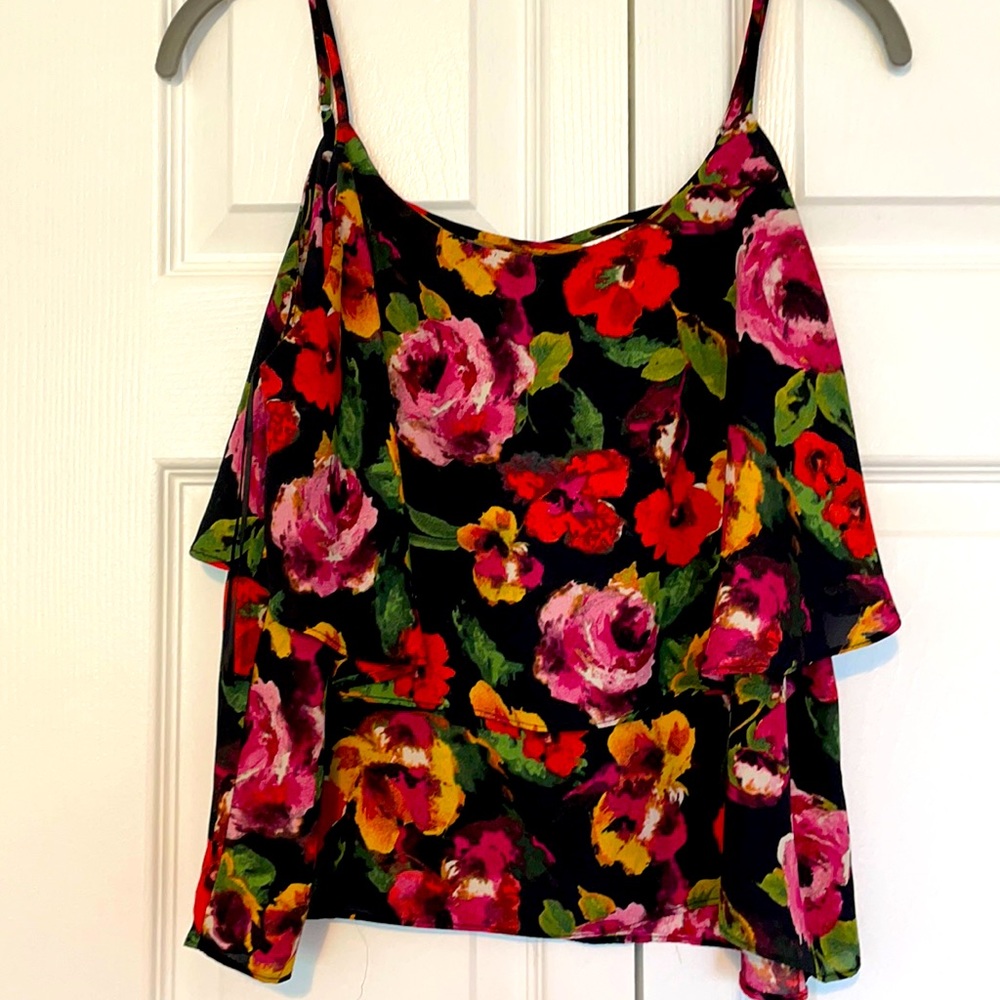 Floral nice flowing crop top